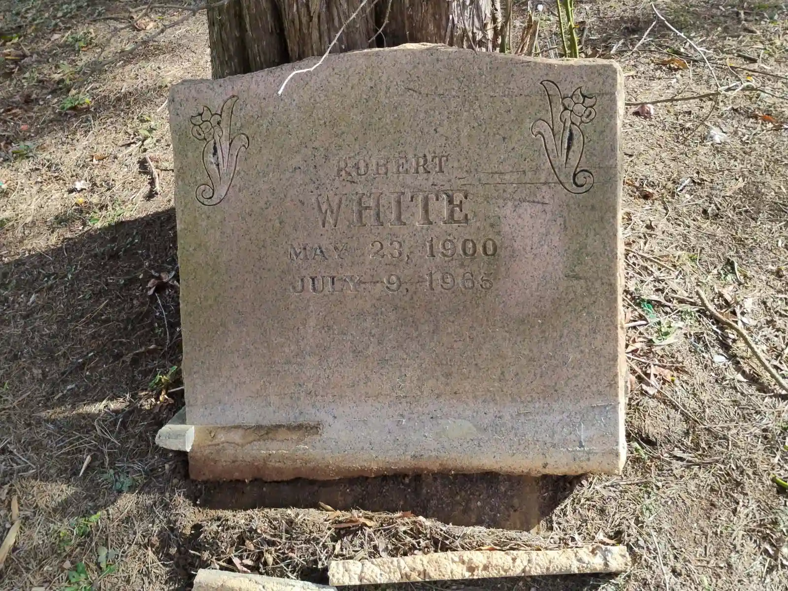 Robert White headstone before restoration